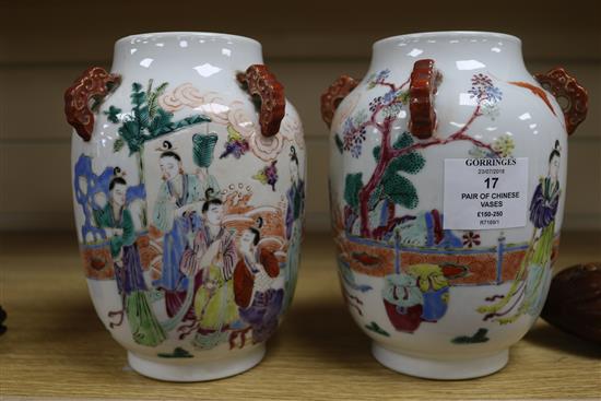 A pair of early 20th century Chinese vases H.18cm